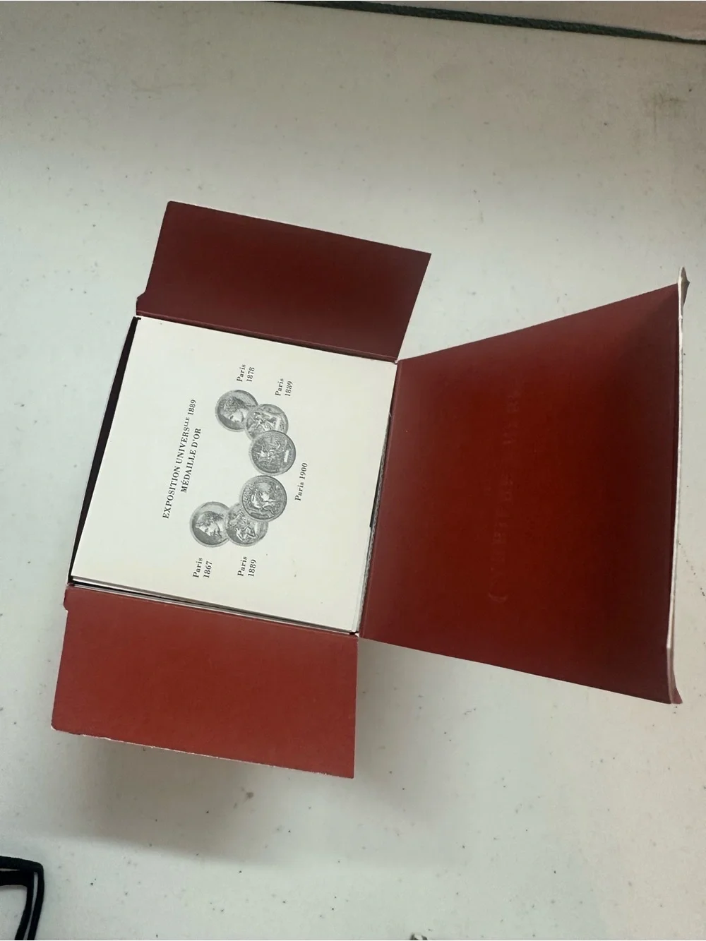 Carriere Freres Siberian Pine & Winter Rose Luxury Scented Candle - Picture 4 of 5